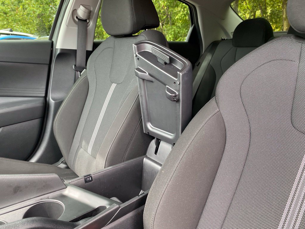 Certified 2025 Hyundai Elantra SE FWD image 21