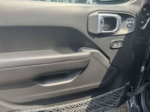 Used 2019 Jeep Wrangler Unlimited Sport S AWD/4WD image 16