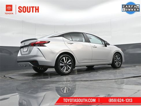 Used 2025 Nissan Versa SV image 30