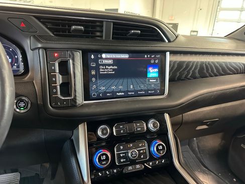 Used 2023 GMC Yukon Denali w/ Denali Reserve Package image 8