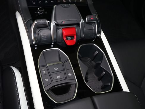 Used 2026 Lamborghini Urus SE image 21