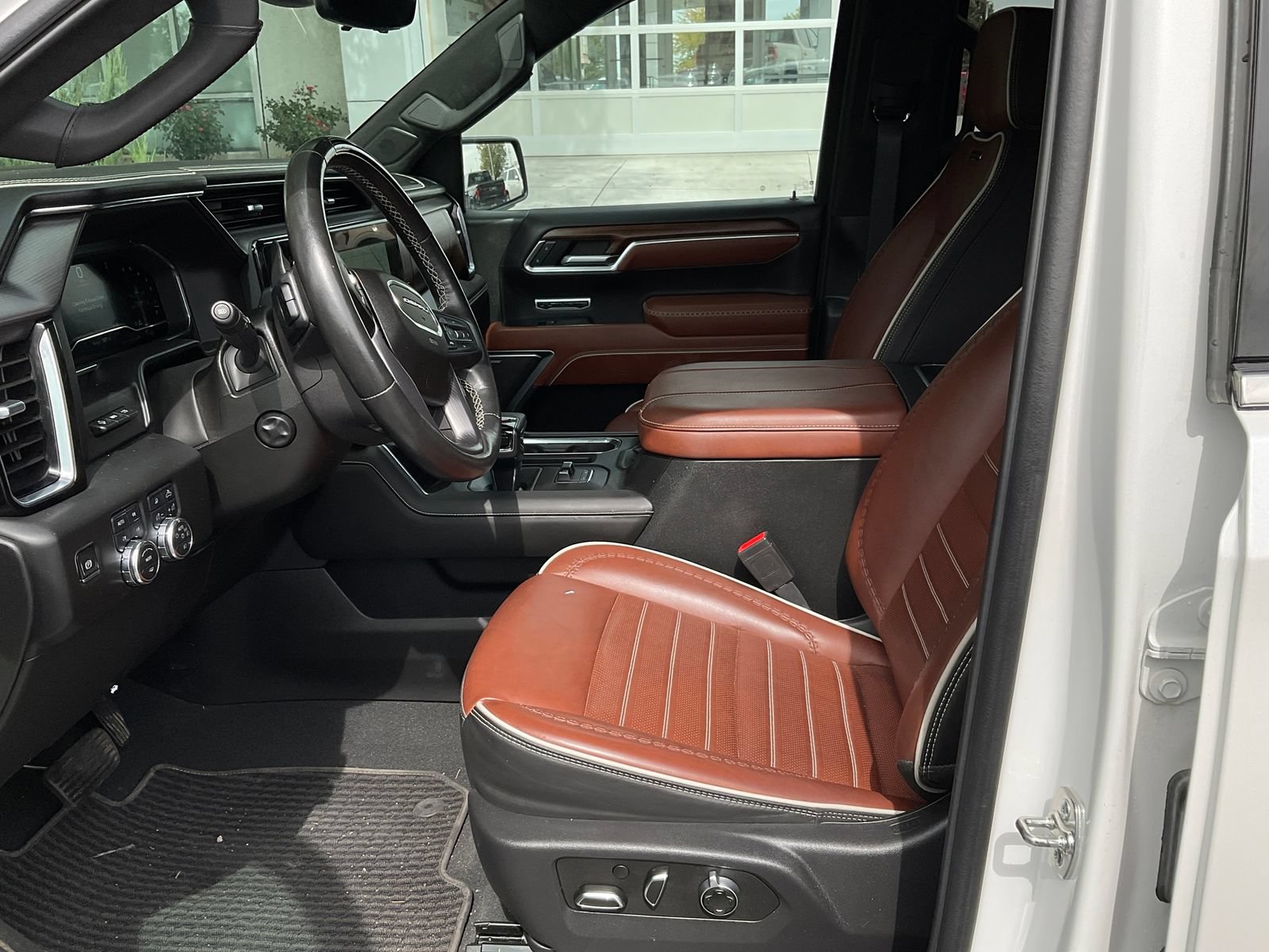 Used 2025 GMC Sierra 1500 Denali Ultimate AWD/4WD image 9