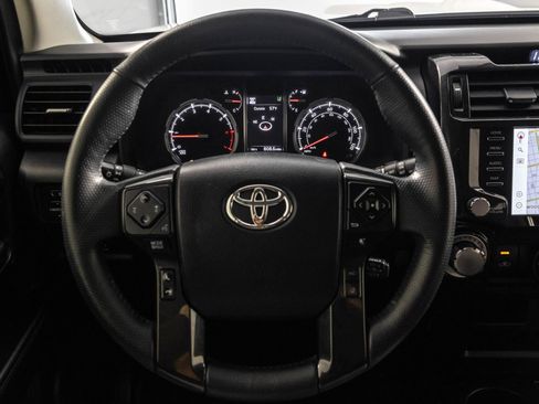 Used 2021 Toyota 4Runner TRD Off-Road AWD/4WD image 29
