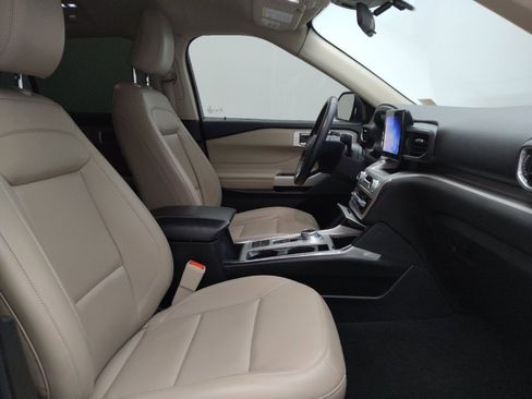 Used 2022 Ford Explorer XLT w/ Equipment Group 202A image 21