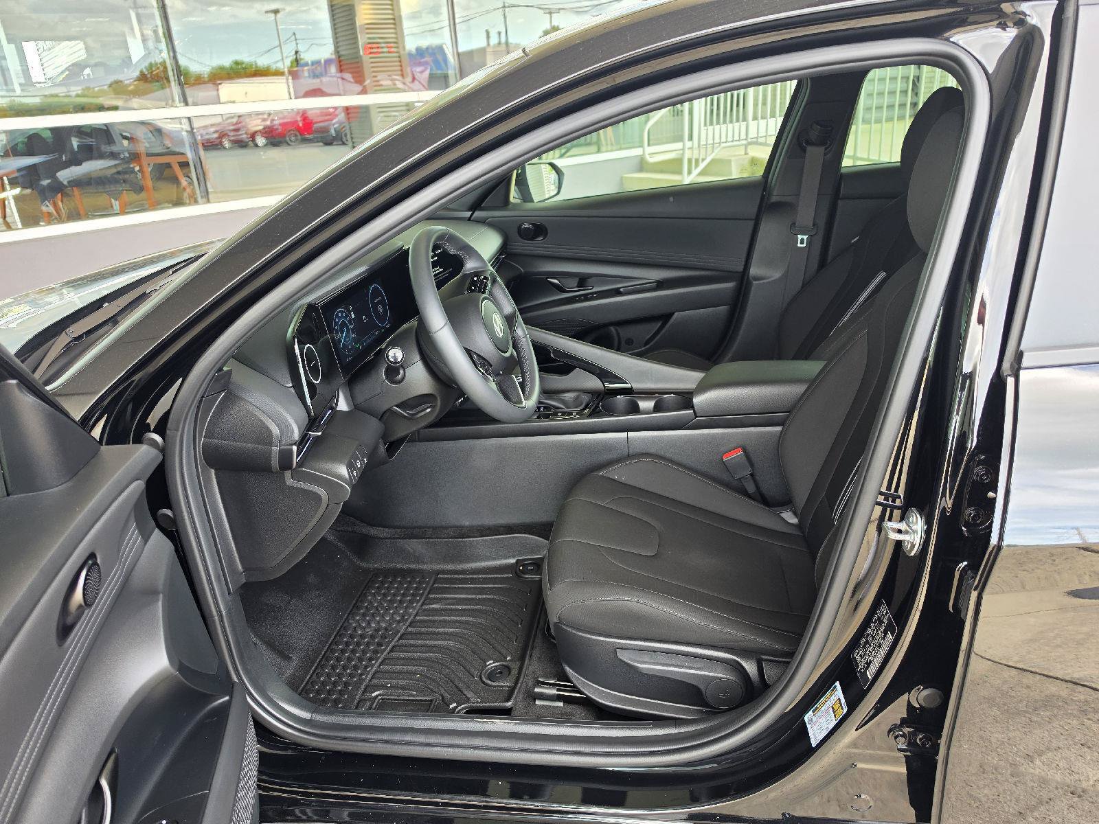 Used 2025 Hyundai Elantra SEL FWD image 8