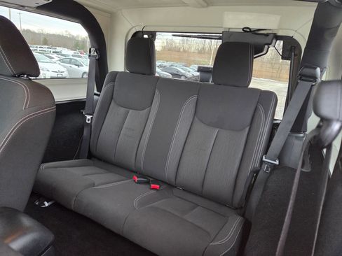 Used 2016 Jeep Wrangler Sahara image 18