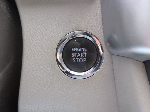 Used 2019 Toyota Highlander XLE image 24