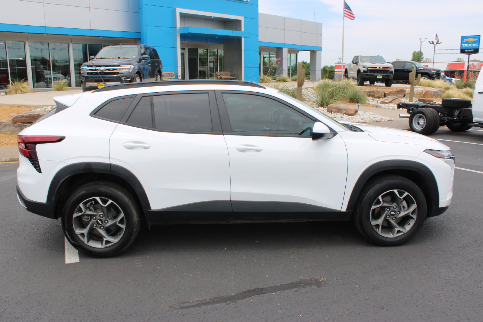 Used 2024 Chevrolet Trax LT w/ Driver Confidence Package FWD image 9