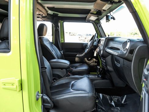 Used 2017 Jeep Wrangler Unlimited Rubicon image 34