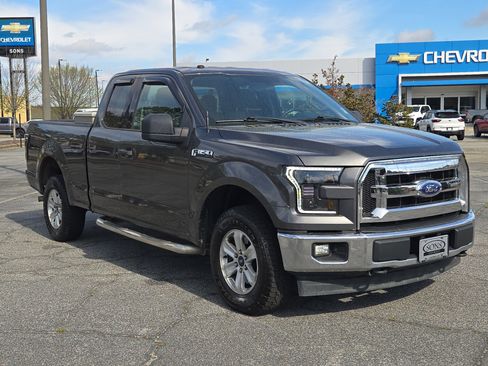 Used 2017 Ford F150 XLT w/ Trailer Tow Package image 4