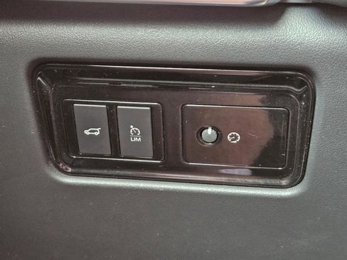 Used 2020 Jaguar F-PACE Premium AWD/4WD image 19