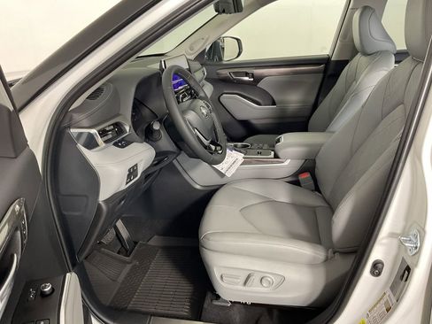 New 2026 Toyota Highlander Platinum AWD/4WD image 19