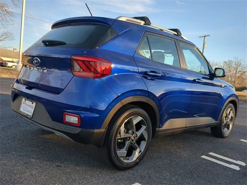 Used 2023 Hyundai Venue SEL image 4