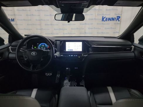 Used 2025 Toyota Camry SE FWD image 15