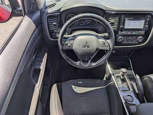 Used 2017 Mitsubishi Outlander ES FWD image 16