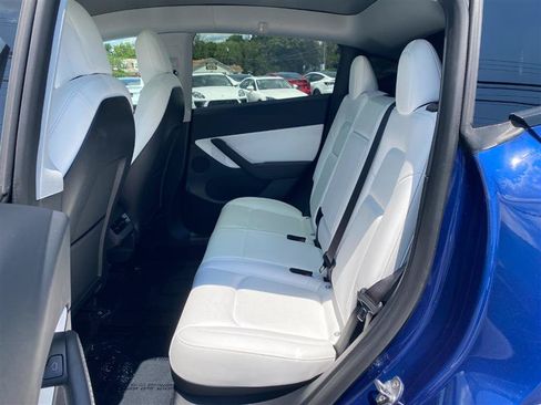 Used 2024 Tesla Model Y Long Range AWD/4WD image 12