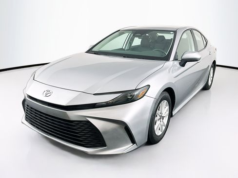 Used 2025 Toyota Camry LE FWD image 3