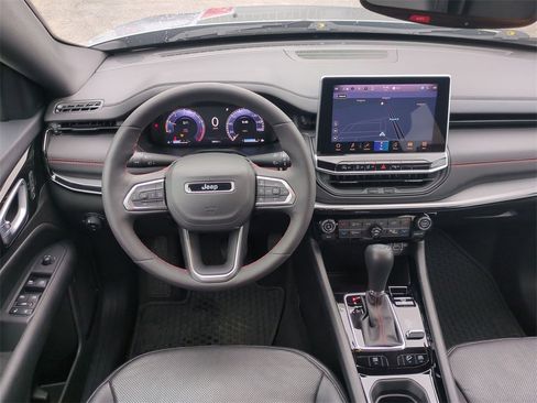 Used 2025 Jeep Compass Trailhawk w/ Trailhawk Elite Group image 27