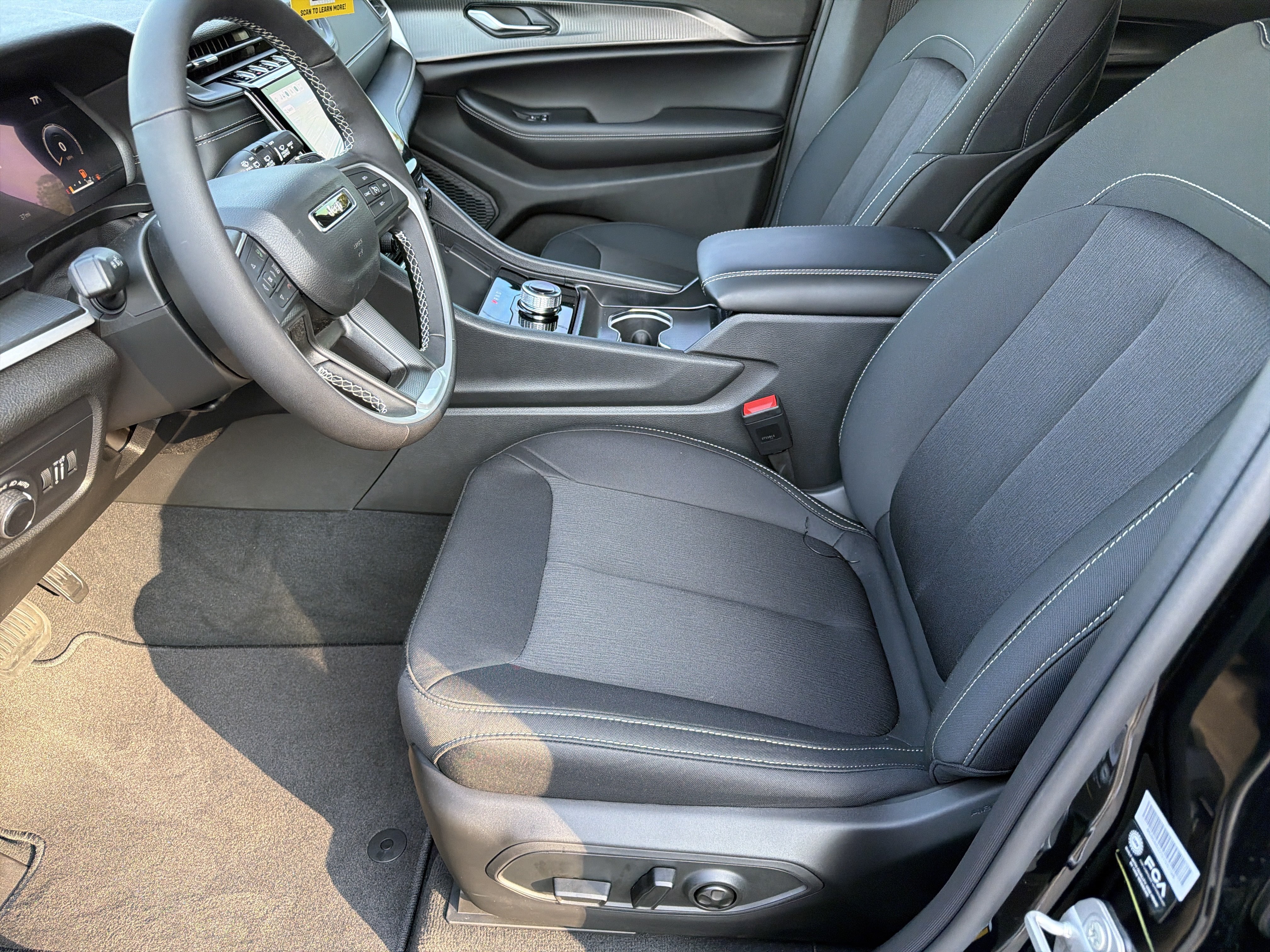 New 2027 Jeep Grand Cherokee Laredo X RWD image 8