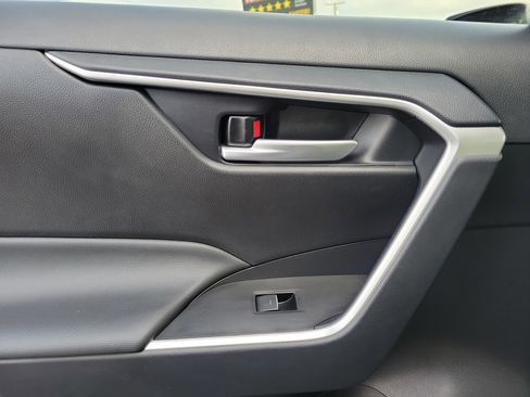 Used 2025 Toyota RAV4 XLE image 12