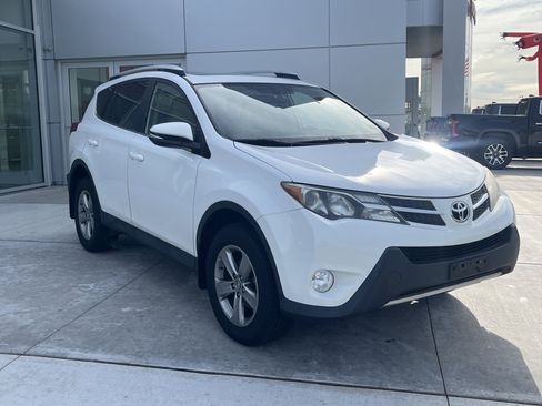 Used 2015 Toyota RAV4 XLE AWD/4WD image 2