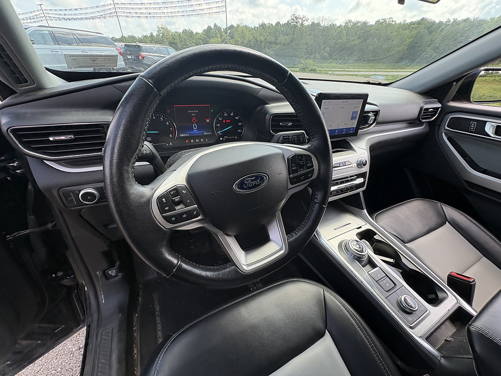 Used 2022 Ford Explorer XLT w/ Equipment Group 202A AWD/4WD image 32