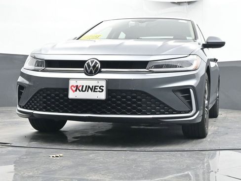 Used 2025 Volkswagen Jetta SE FWD image 39