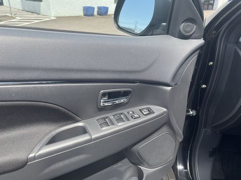 Used 2025 Mitsubishi Outlander Sport AWD image 17