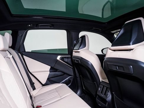 Used 2025 BMW X3 xDrive30i w/ Convenience Package image 16