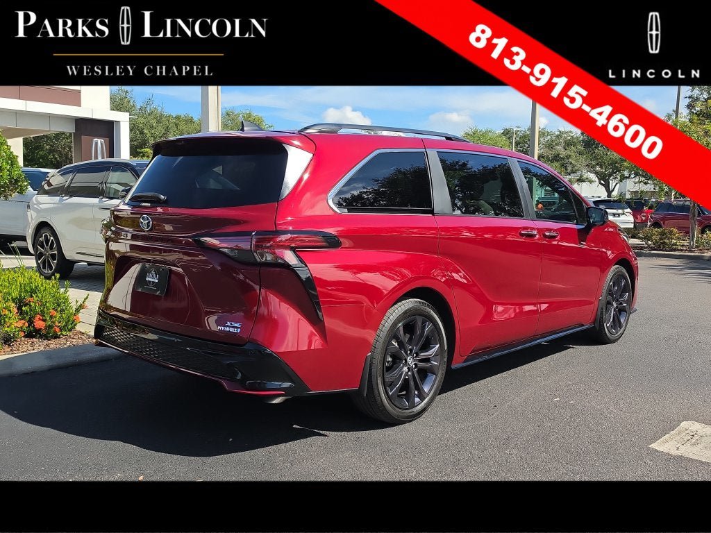 Used 2024 Toyota Sienna XSE w/ XSE Plus Package FWD image 4