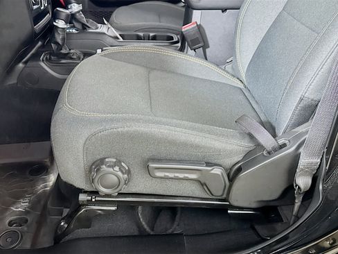 Used 2024 Jeep Wrangler Unlimited w/ Convenience Group AWD/4WD image 19