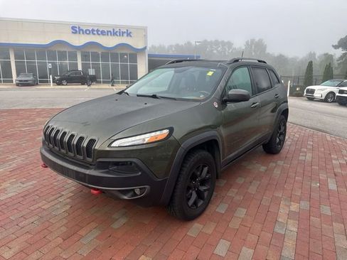 Used 2018 Jeep Cherokee Trailhawk w/ Quick Order Package 27L AWD/4WD image 1