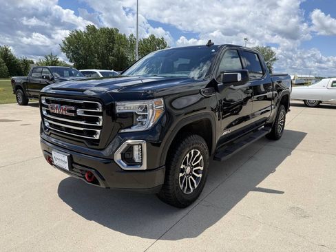 Used 2021 GMC Sierra 1500 AT4 w/ Technology Package AWD/4WD image 2