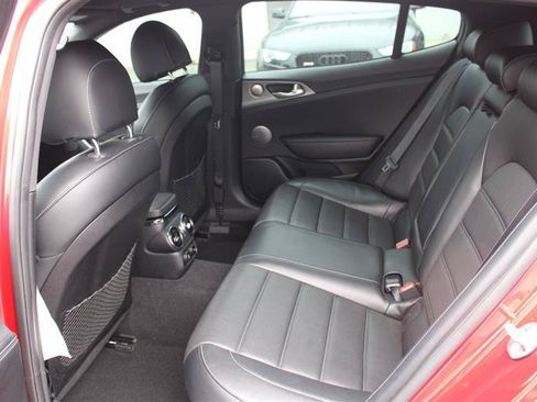 Used 2021 Kia Stinger GT2 RWD image 12