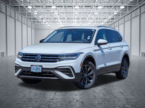 Used 2022 Volkswagen Tiguan SE AWD/4WD image 1