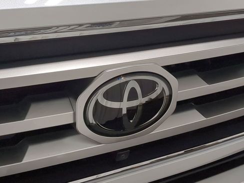 Used 2021 Toyota Tacoma Limited image 23