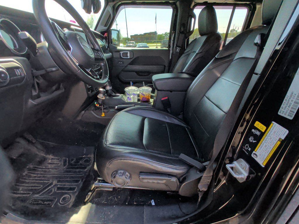 Used 2023 Jeep Wrangler Unlimited Sahara AWD/4WD image 6