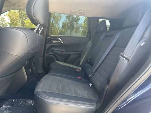 Used 2024 Mitsubishi Outlander SE FWD image 7