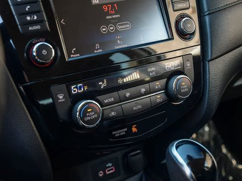 Used 2019 Nissan Rogue SV image 21