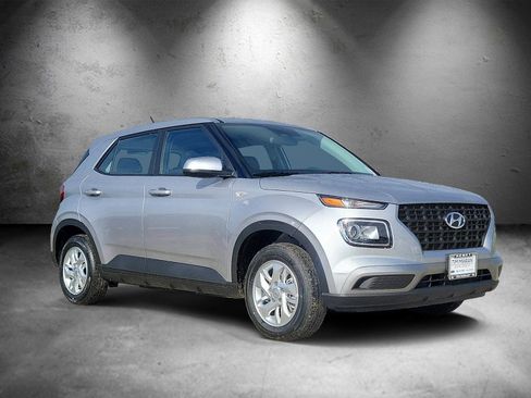 New 2026 Hyundai Venue SE image 2