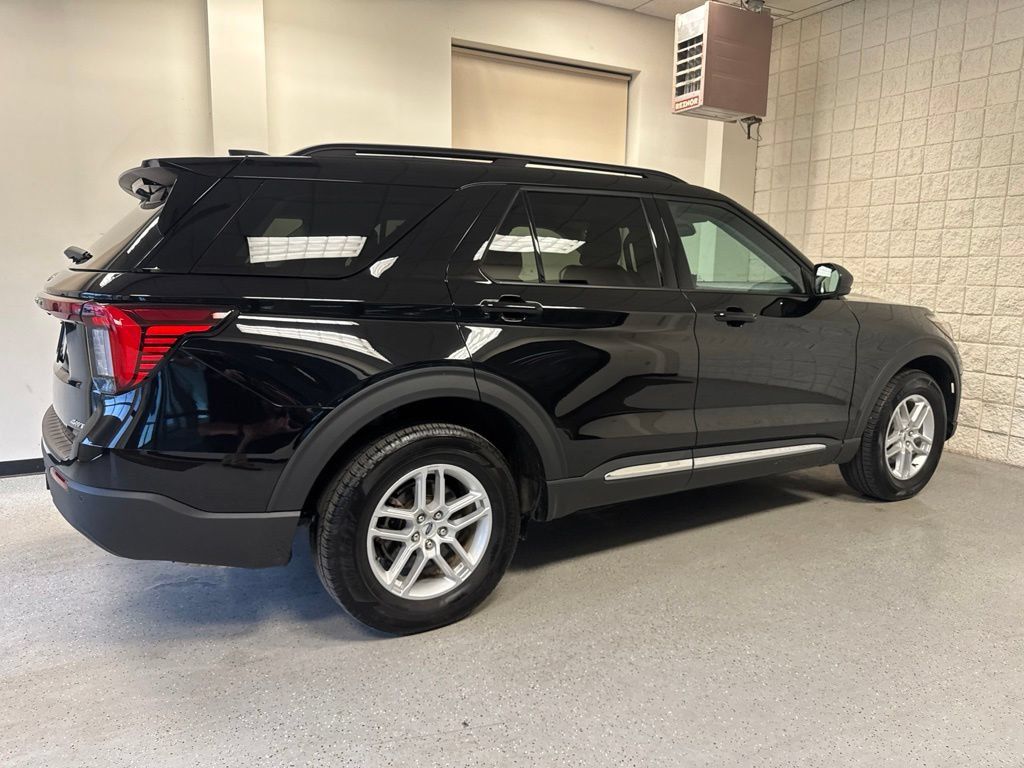 Used 2025 Ford Explorer Active AWD/4WD image 44