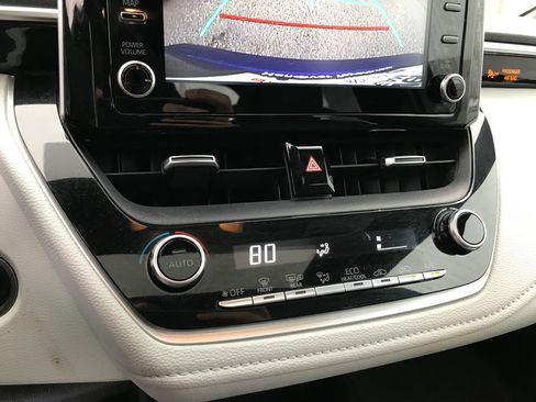 Used 2020 Toyota Corolla SE w/ SE Premium Package image 22