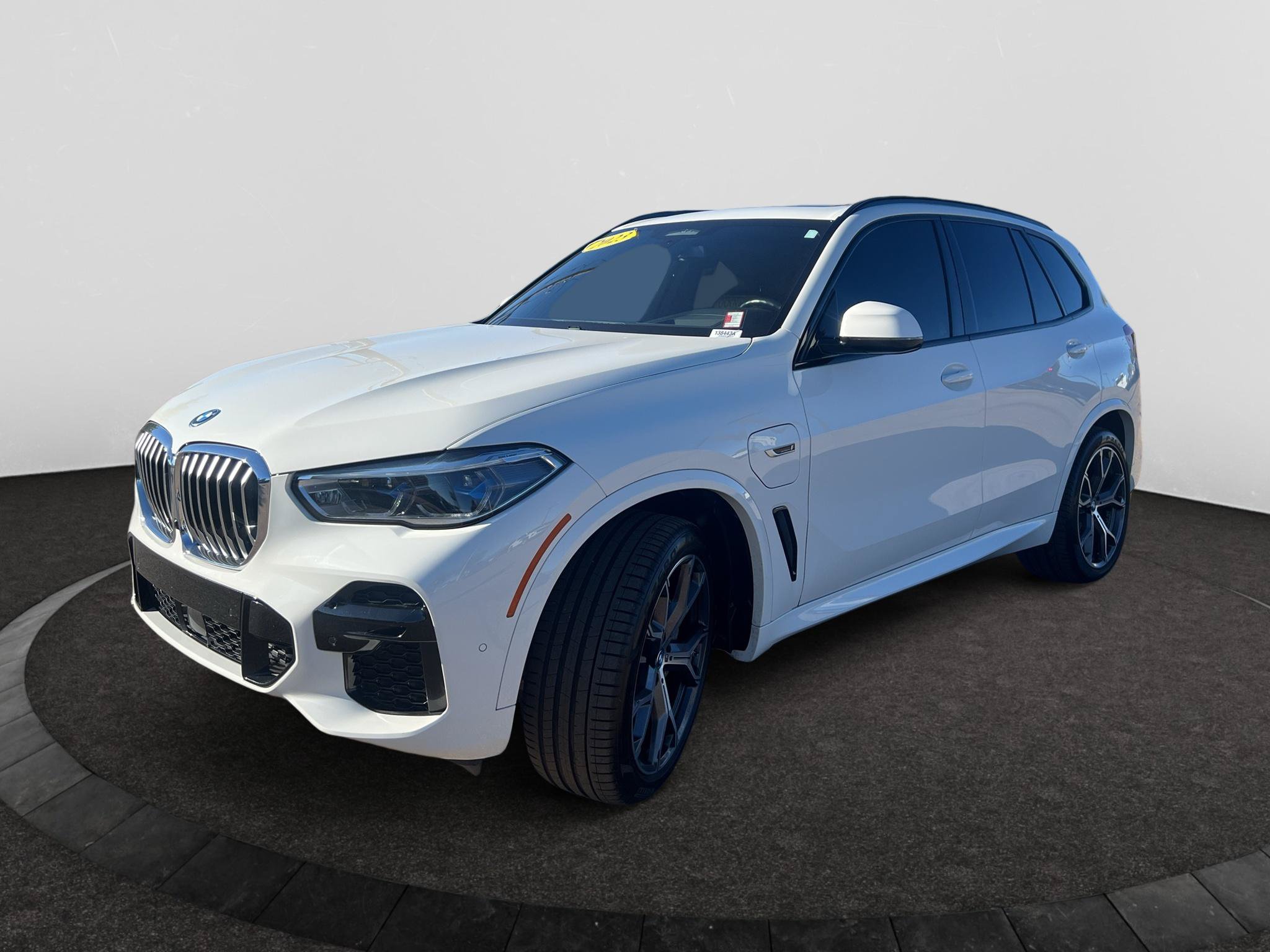 Used 2023 BMW X5 xDrive45e w/ Executive Package AWD/4WD image 2