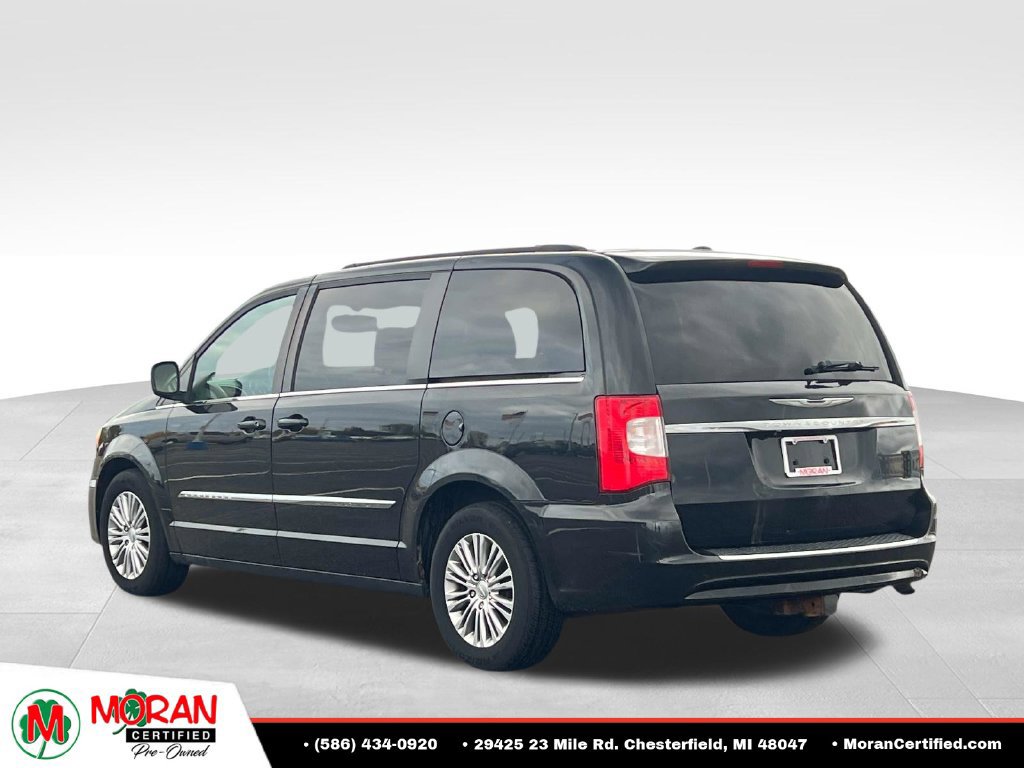 Used 2014 Chrysler Town & Country Touring-L FWD image 4