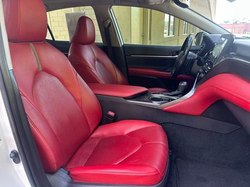 Used 2022 Toyota Camry XSE image 8