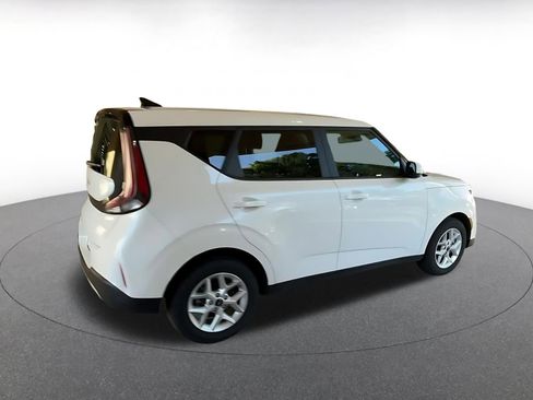 Used 2025 Kia Soul LX w/ LX Technology Package FWD image 14