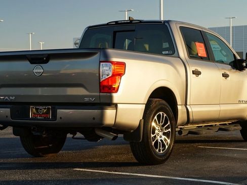 Used 2024 Nissan Titan SV w/ SV Convenience Package image 5