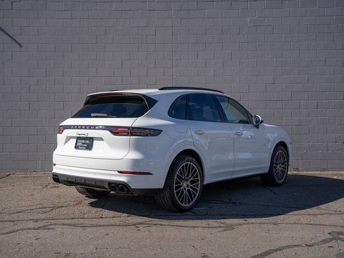 Certified 2022 Porsche Cayenne S image 7