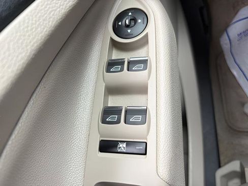 Used 2016 Ford C-MAX SEL w/ Equipment Group 302A FWD image 16