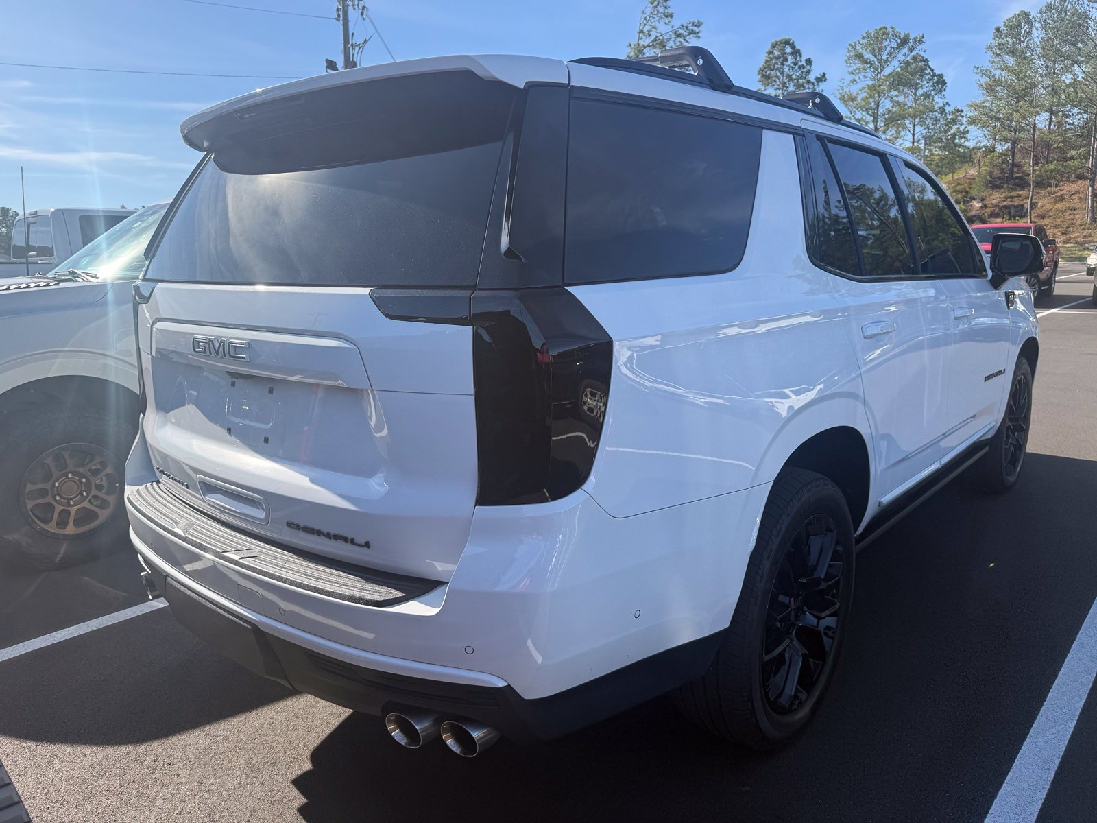 Used 2023 GMC Yukon Denali w/ Denali Reserve Package AWD/4WD image 5